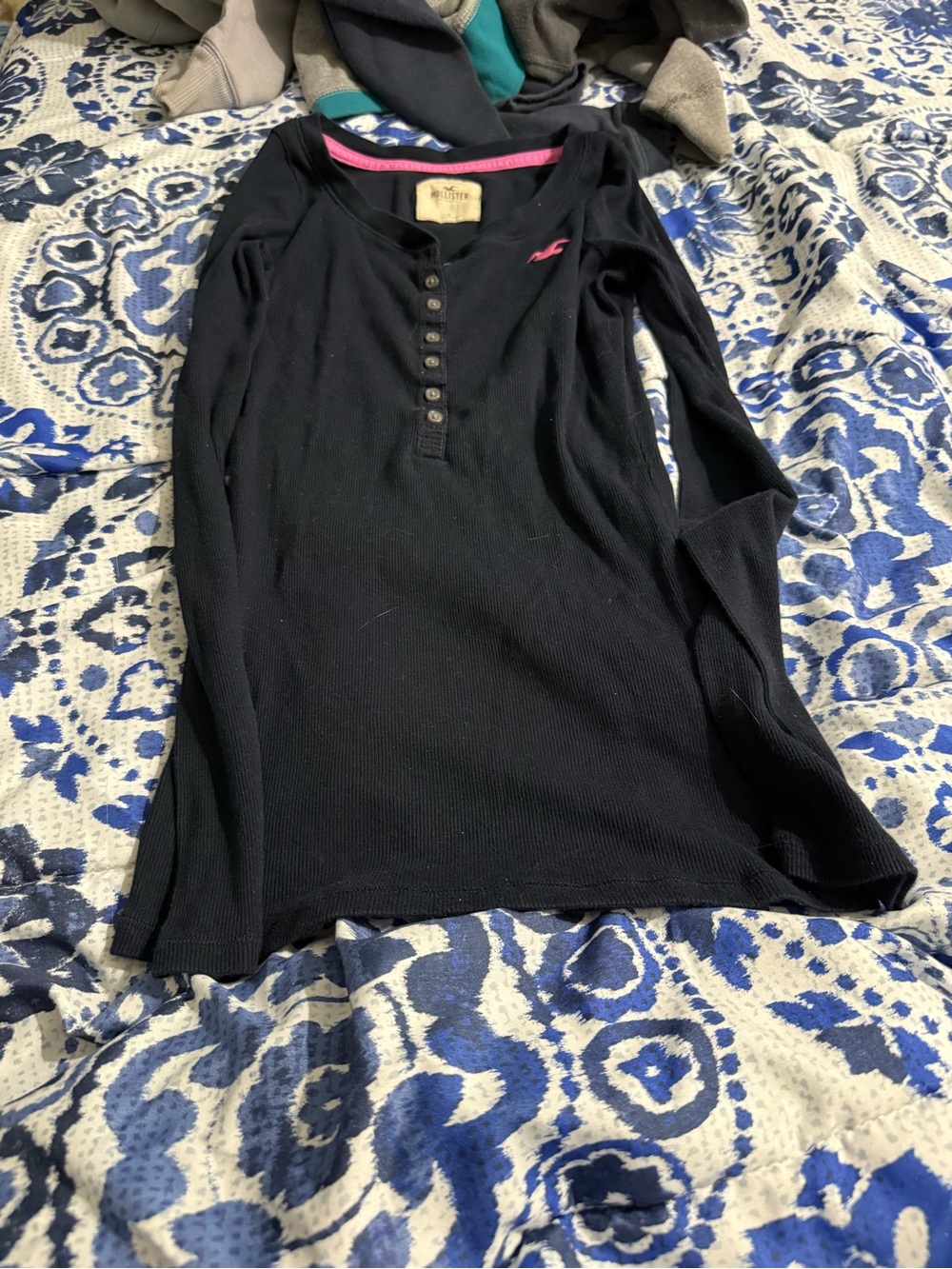 Hollister Henley Bundle